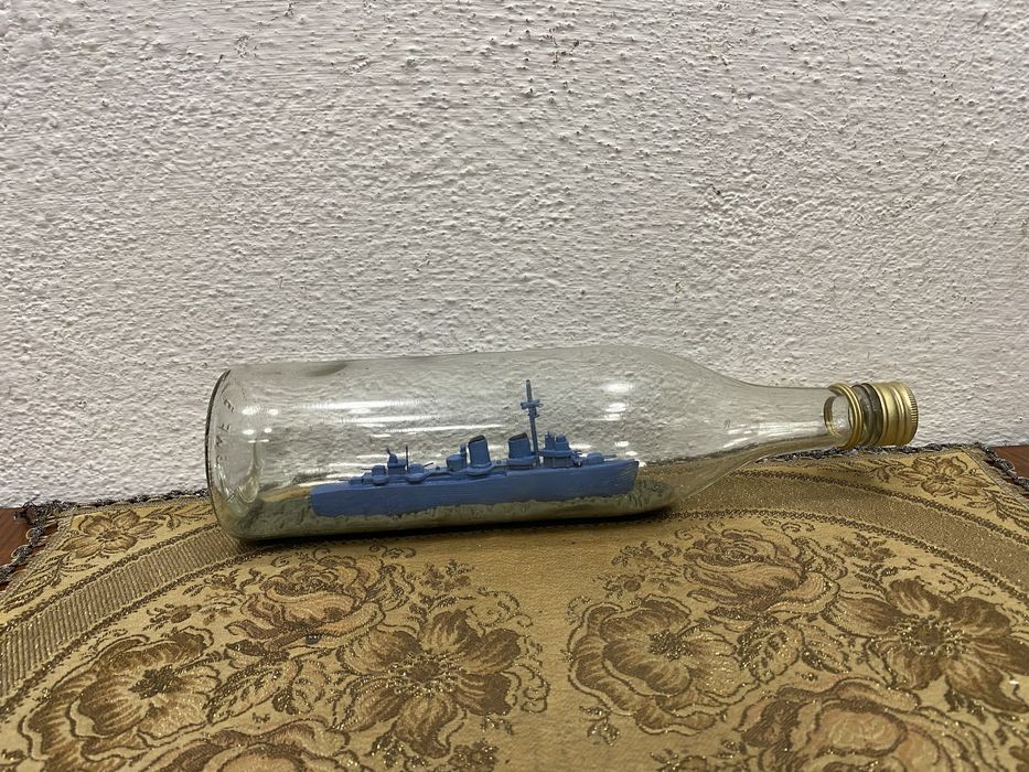 Военен кораб в бутилка