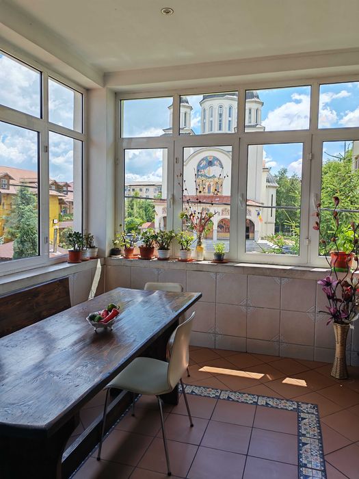 Casa de vanzare cu spatiu comercial P+1, 595000 euro