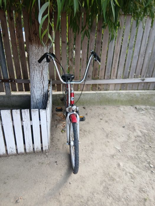 Se vând la pachet sau separat