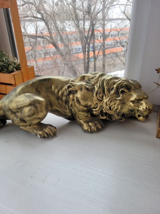 Продам большую статуэтку