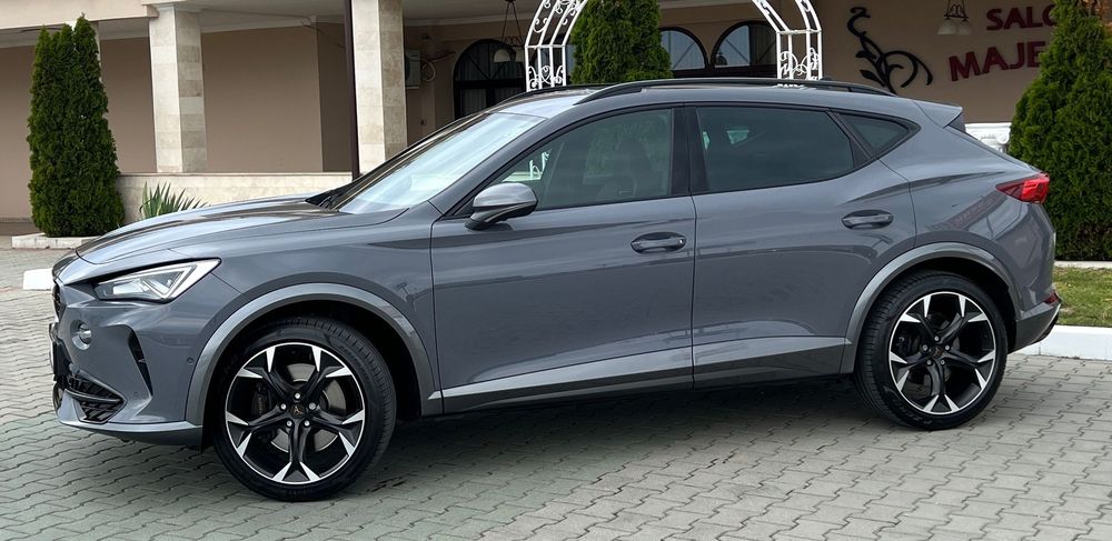 Cupra Formentor VZ 245 CP/Plug IN/ Panoramic/Camera/ Memorii/Keyless/R19/FullLink