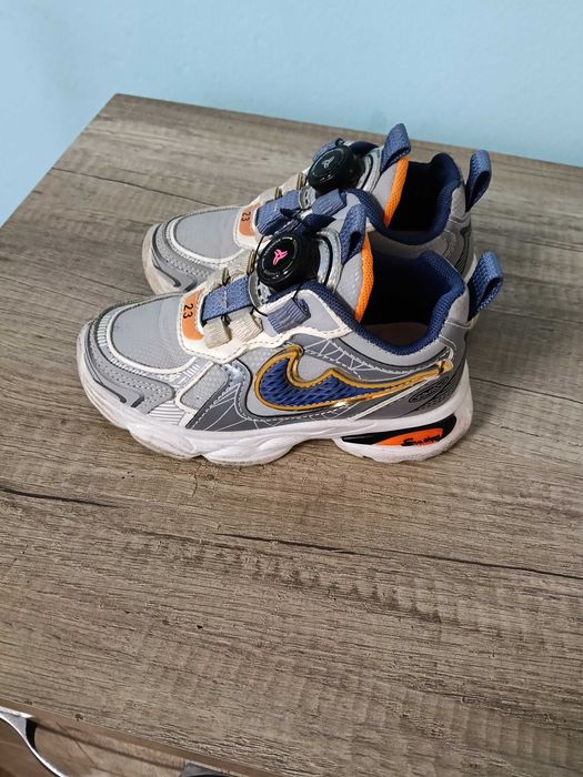 Adidași băieți marimea 26 stare foarte buna