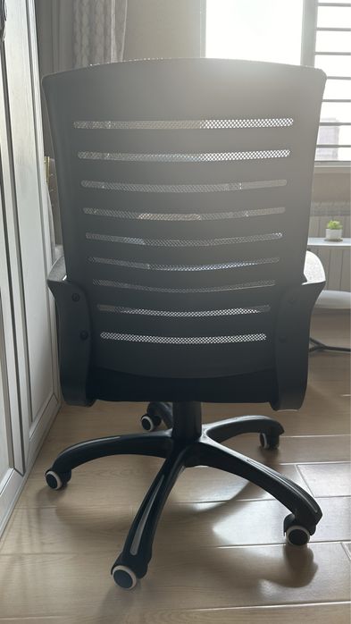 Компютерное офисное кресло