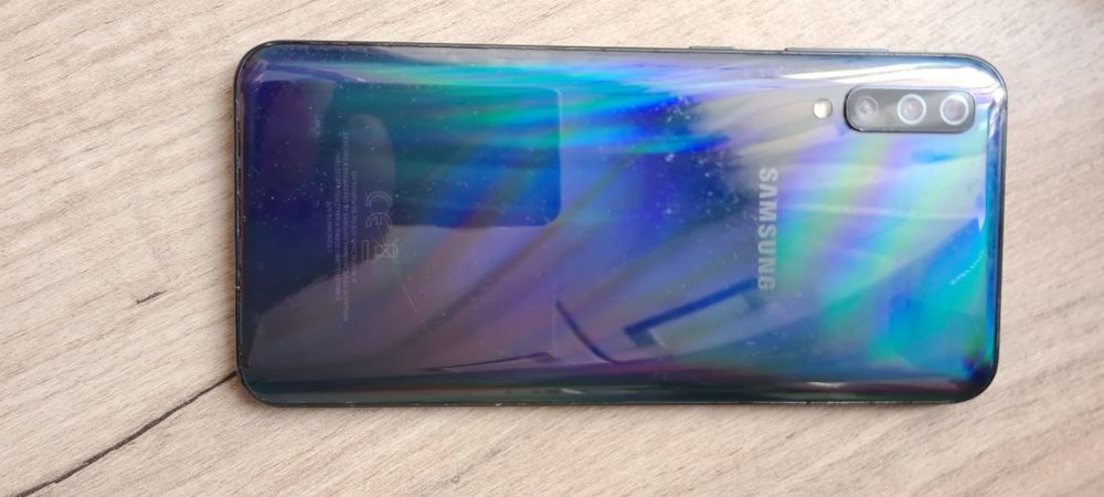 Vând Samsung a50 cu sticla sparta