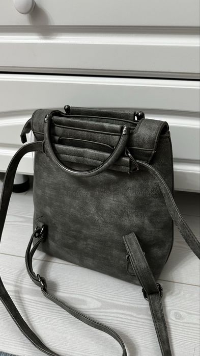 Продается сумка-рюкзак.