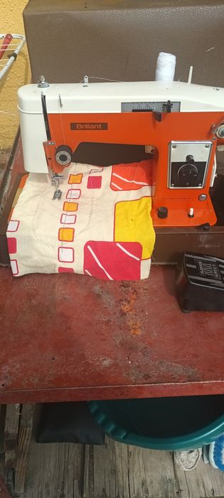Masina de cusut Brilliant