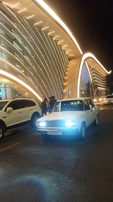 Vaz 2107 sotiladi holati yahshi yurib turgan moshena gaz benzin yuradi