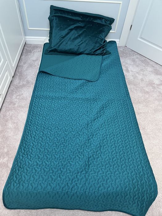 Cuvertura pat tourquiose si 2 fete perna