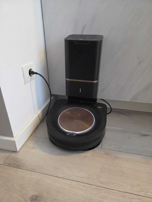 Aspirator robot inteligent Roomba S9+ cu golire automata