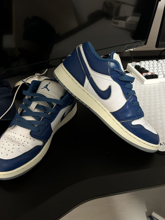 Vand jordan 1 low se marimea 40