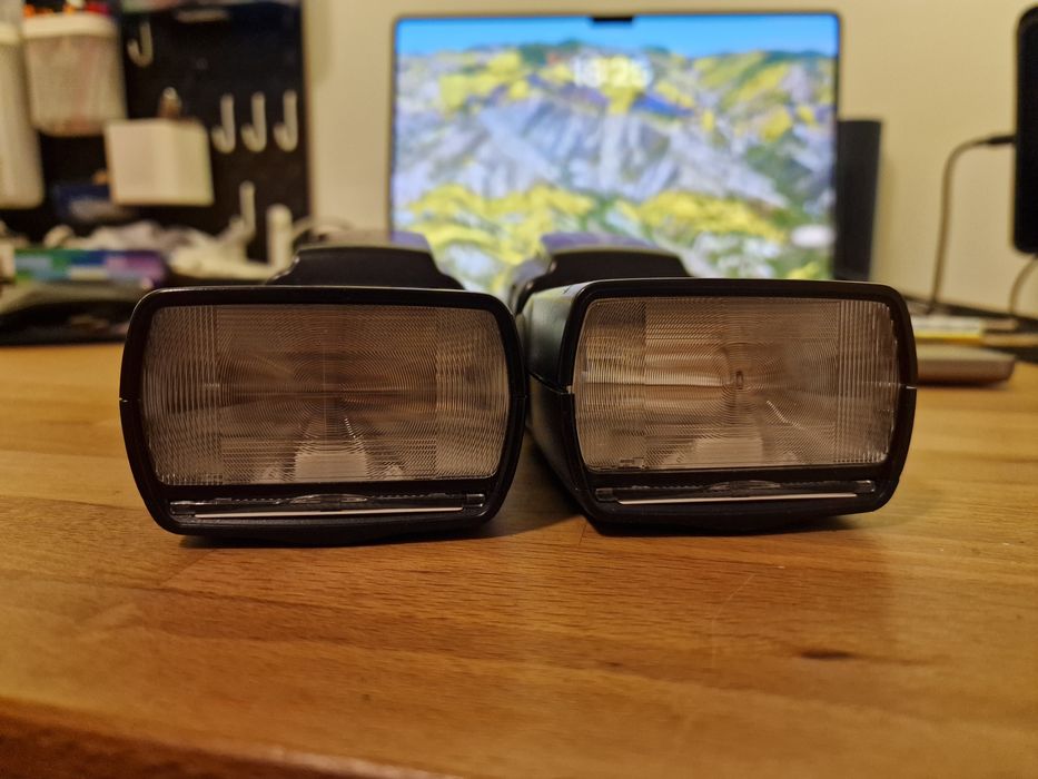 2 blituri Godox V860II C pt Canon - defect