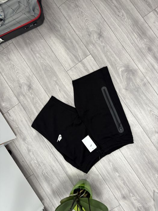 Pantaloni Nike Tech mărimea M