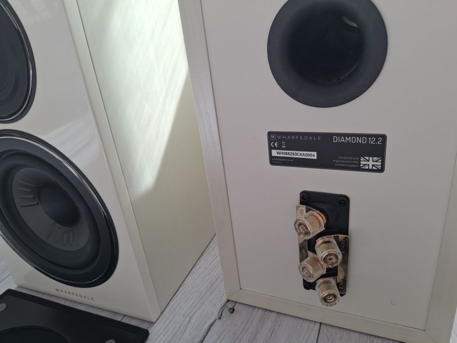 Vand 2 boxe Wharfedale Diamond 12.2 noi
