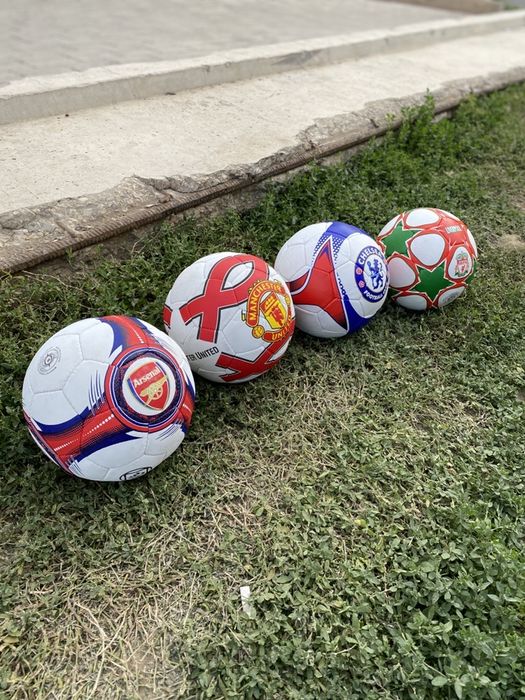 Футбольный мяч клубный 5 и 4