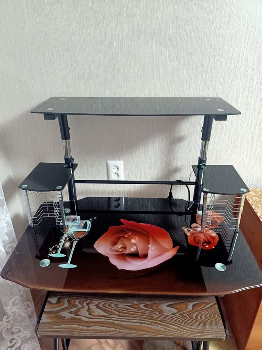 Продам компьютерный стол