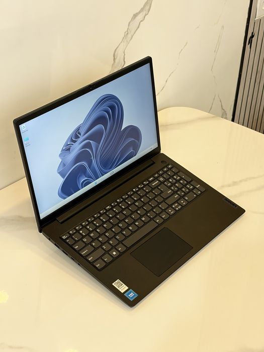 Ноутбук Lenovo v15