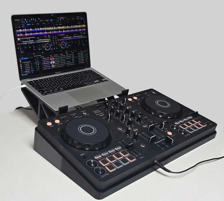 Стойка за Pioneer DJ DDJ-FLX4 с поставка за лаптоп