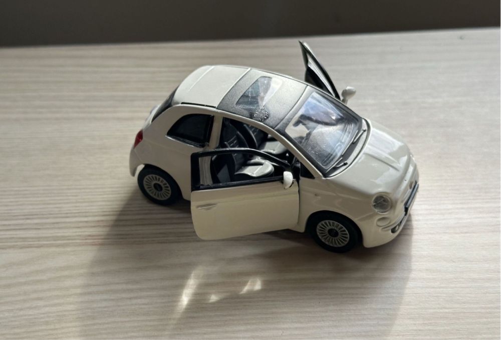 Macheta metalica Burago 1/32 FIAT 500