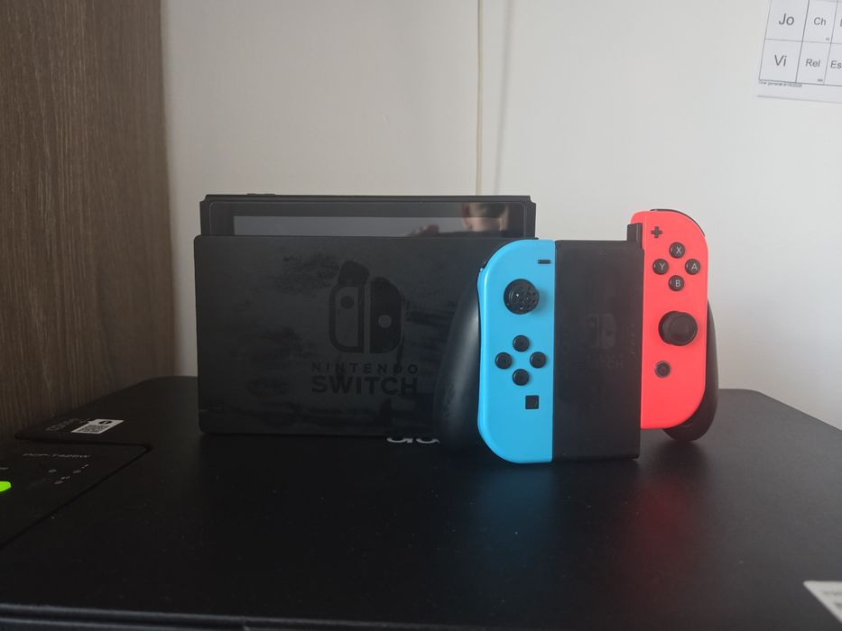 Nintendo Switch V2 Neon + fc 24 + Husă și cutie