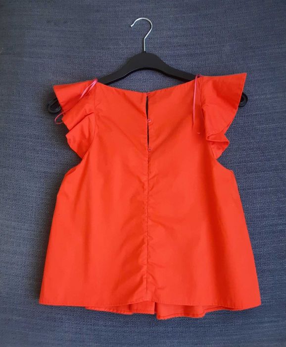 Топове на Zara и Mohito