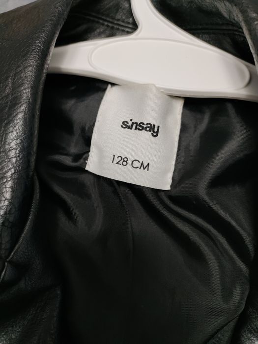 Продам кожанку на девочку