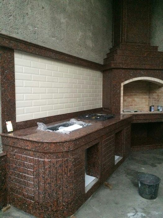 Установка ГРАНИТ на Цоколь. Фасад из Натурального ТРАВЕРТИНА. Мастер