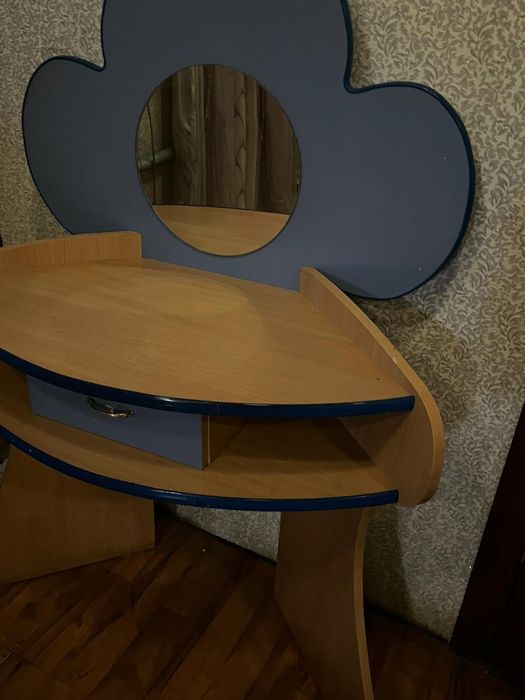 Продам детский столик