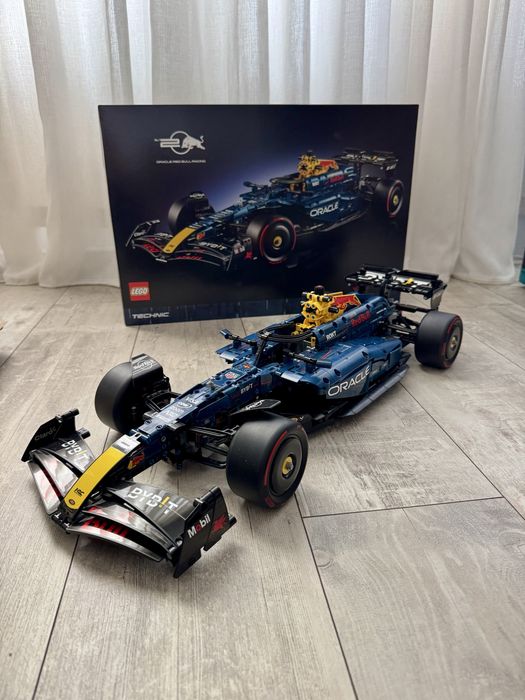 Lego technic f1 42206 и 42171 mercedes redbull ново