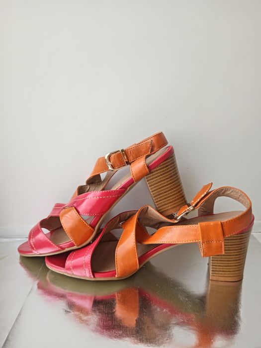 Босоножки коралловые