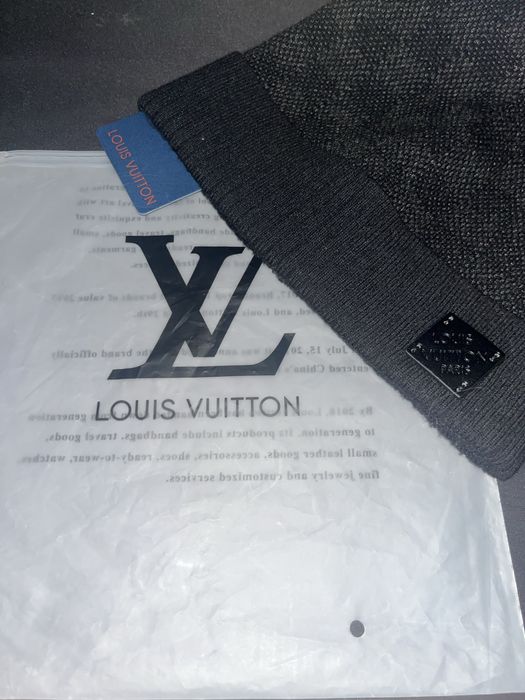 caciula LV noua cu eticheta