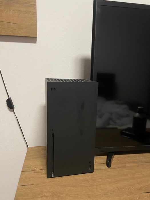 Xbox series x în stare impecabilă