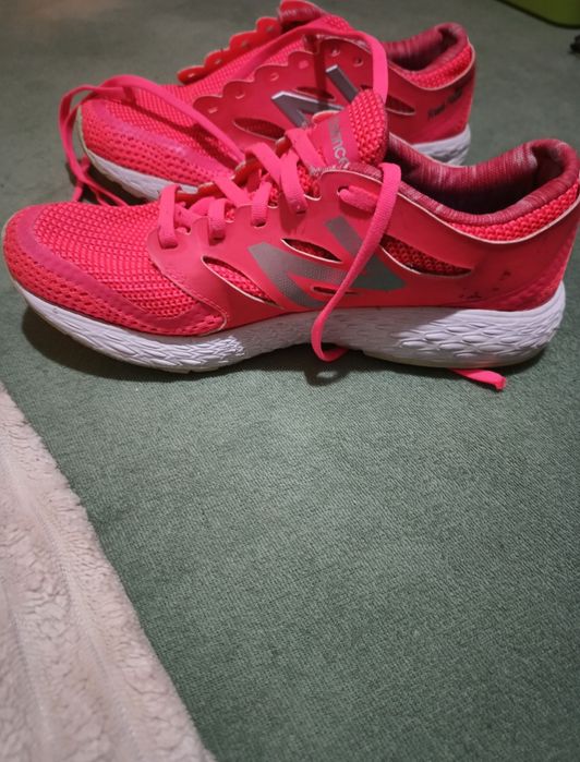 Adidași damaă New Balance 40