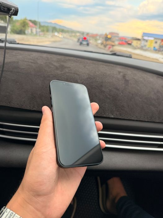 iPhone 13 (Оригинал, не вскрывался) + Чехлы в подарок