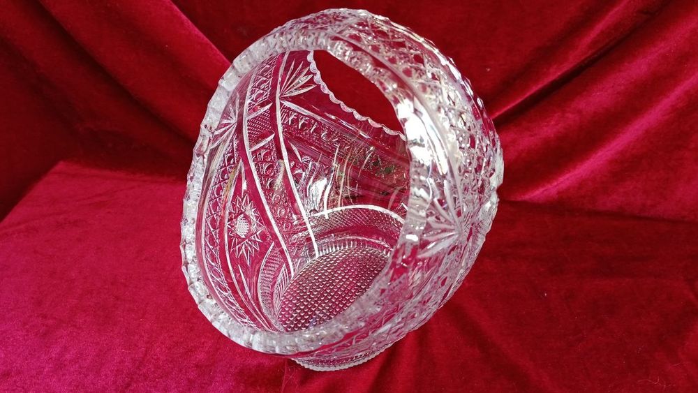 Хрустальная корзиночка конфетница