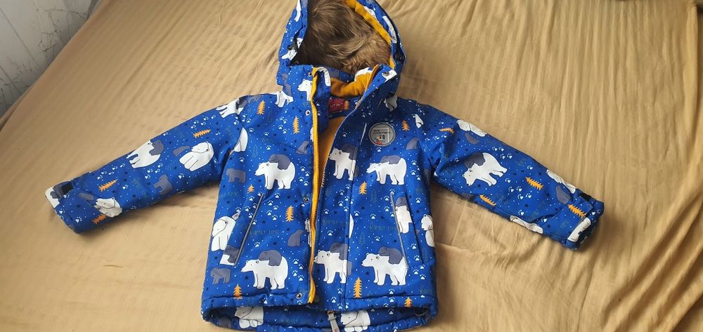 Продам детскую куртку
