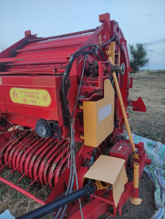 Прессподборщик рулонный PR 140.