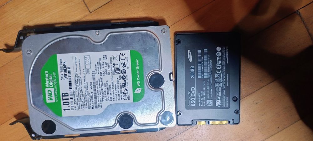 Vând unitate PC pentru piese