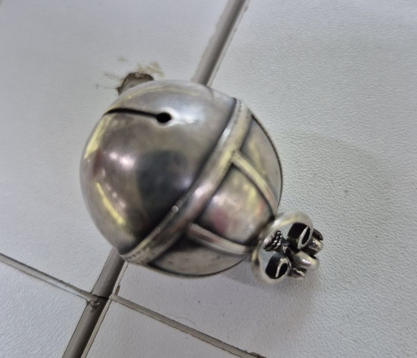 Сандықтар тағы басқа қол өнер сатылады