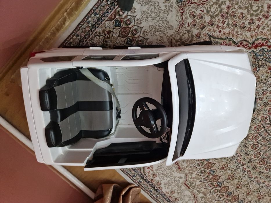 Продам машинку лексус 570