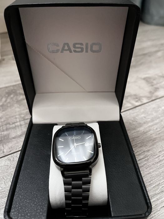 Продаю час casio никаких царапины нету все четко