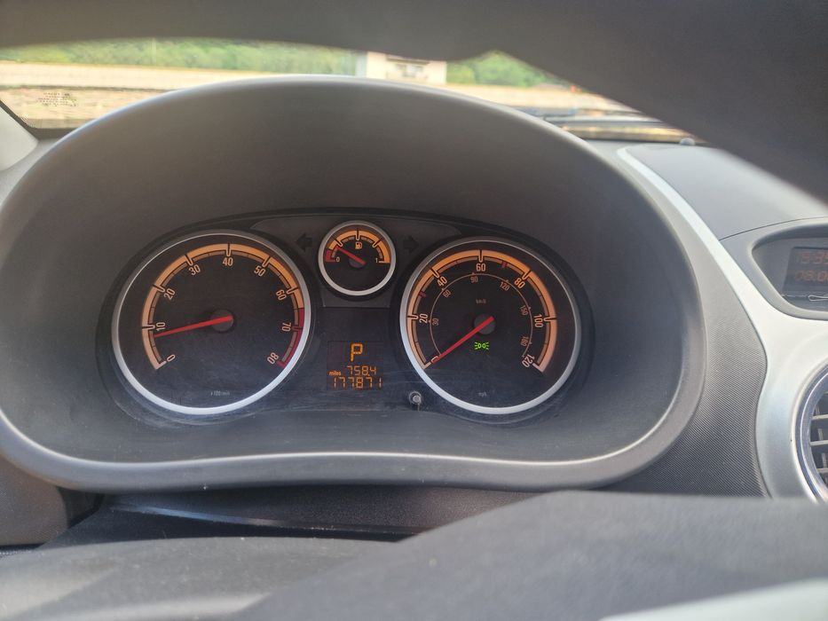 Opel Corsa D 2009 | AUTOMATĂ | 1.4 Benzină + GPL | 90 CP