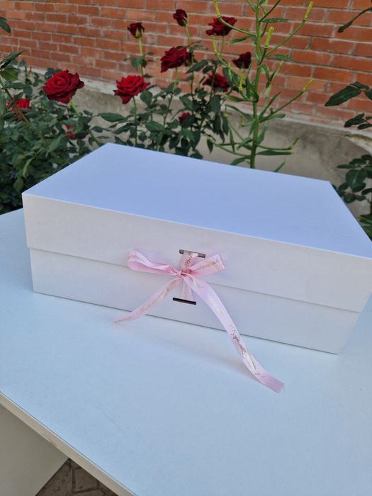 Продаются белые коробки на магните