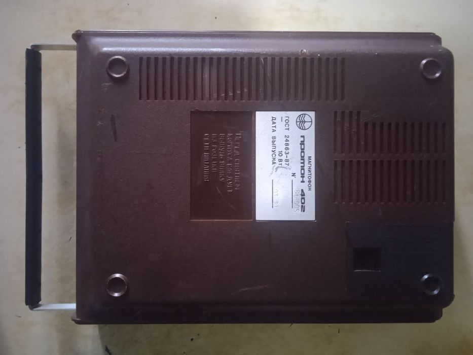 Продам магнитофон кассетный  "Протон 402"