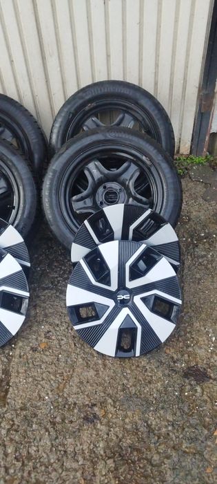 Продавам 4 броя джанти с гуми 16ски за Дачия