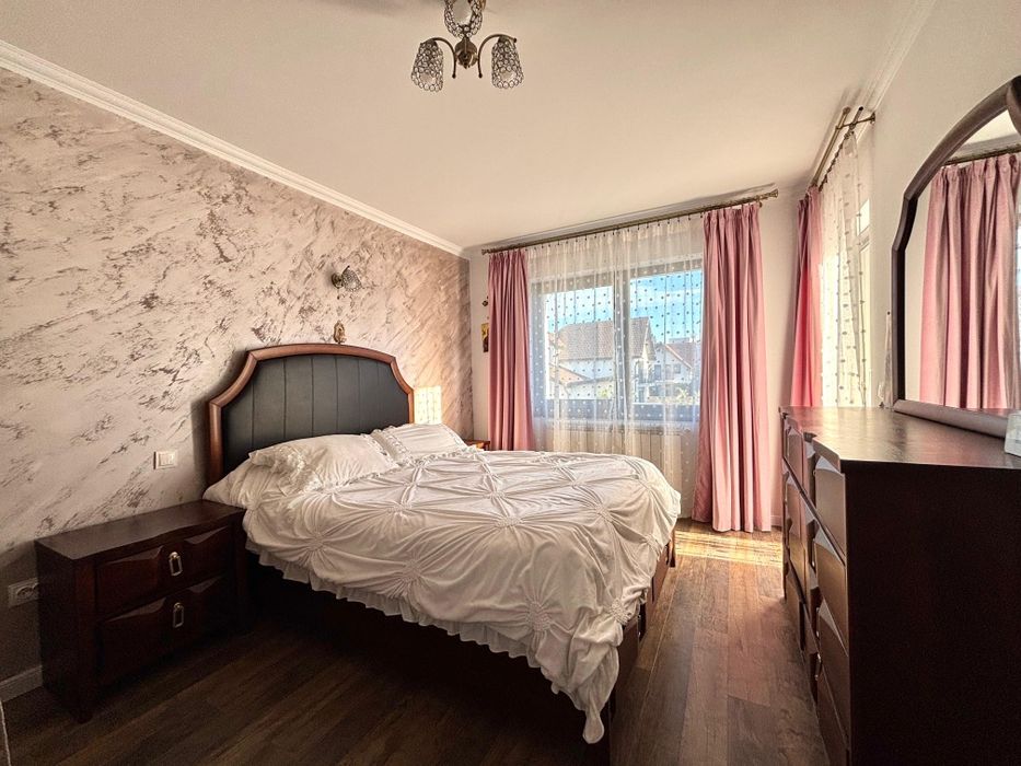 Casă INDIVIDUALĂ 6 camere, curte spaţioasă, carport și terasă - Brana, Șelimbăr