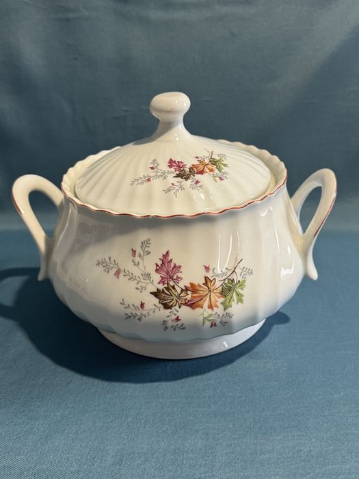 Български порцеланов супник