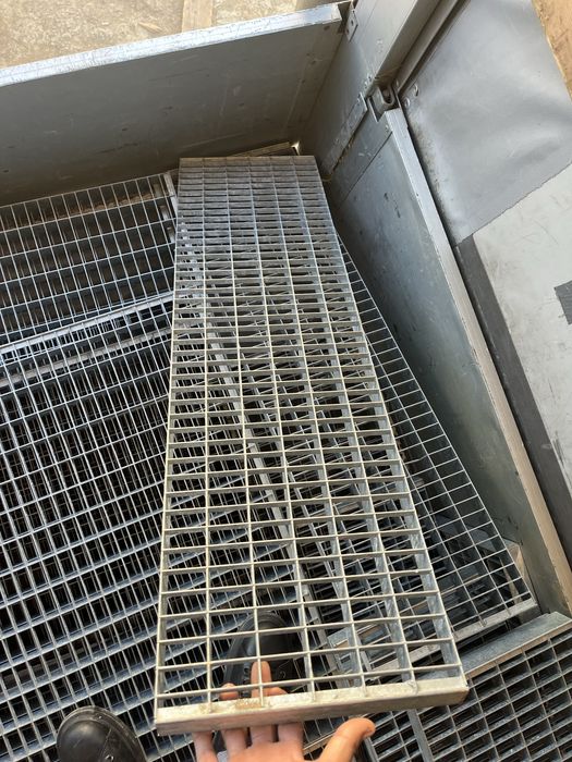 Trepte zincate galvanizate