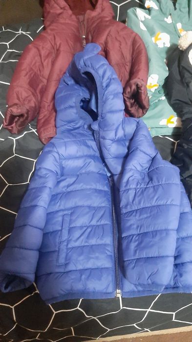 4 бр детски якета и един детски комплект плюс яке