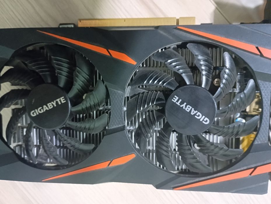 Видиекарта rx580 на 8 гб