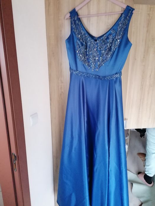 Официални рокли.